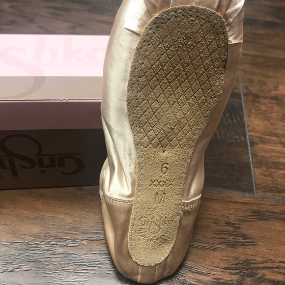 Grishko Pointe Shoes, 2007 - Picture 2 of 4
